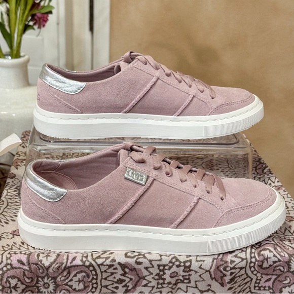 UGG Women’s Alameda Lace Sneaker size 6.5 - Picture 3 of 9